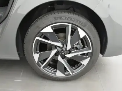 Photo 37 Peugeot 308  BlueHDi 130ch S&S EAT8