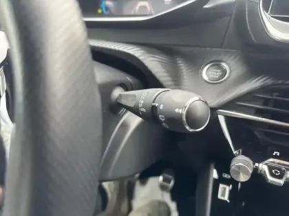 Photo 17 Peugeot 208  PureTech 100 S&S BVM6 GT Pack