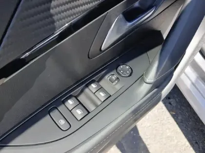 Photo 15 Peugeot 208  PureTech 100 S&S EAT8 GT