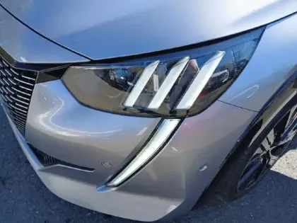 Photo 13 Peugeot 208  PureTech 100 S&S EAT8 GT