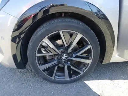 Photo 14 Peugeot 208  PureTech 100 S&S EAT8 GT