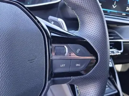 Photo 19 Peugeot 208  PureTech 100 S&S EAT8 GT