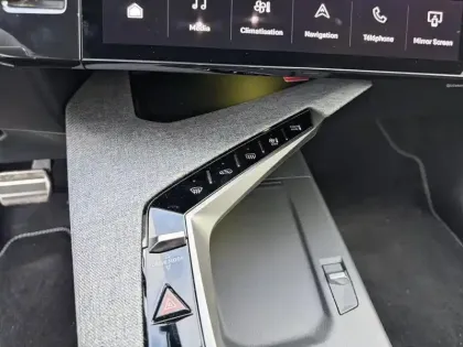 Photo 24 Peugeot 3008  Hybrid 136 e-DCS6 GT