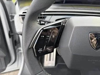 Photo 18 Peugeot 3008  Hybrid 136 e-DCS6 GT