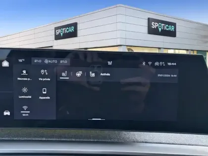 Photo 21 Peugeot 3008  Hybrid 136 e-DCS6 GT