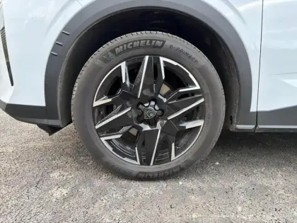 Photo 14 Peugeot 3008  Hybrid 136 e-DCS6 GT