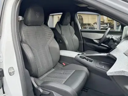 Photo 8 Peugeot 3008  Hybrid 136 e-DCS6 GT