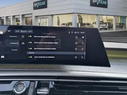 Photo 27 Peugeot 3008  Hybrid 136 e-DCS6 GT