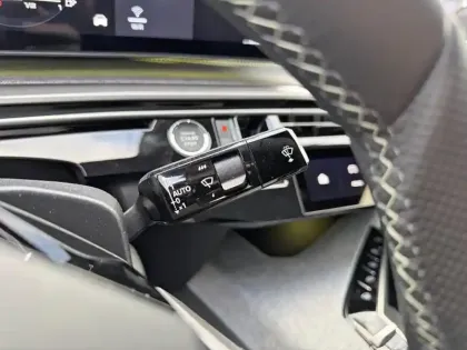 Photo 17 Peugeot 3008  Hybrid 136 e-DCS6 GT