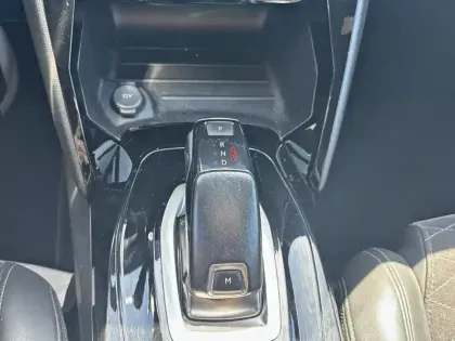 Photo 23 Peugeot 2008  PureTech 130 S&S EAT8 GT Pack