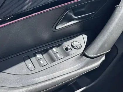 Photo 19 Peugeot 2008  PureTech 130 S&S EAT8 GT Pack