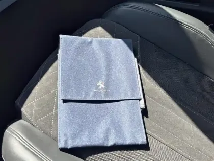 Photo 15 Peugeot 2008  PureTech 130 S&S EAT8 GT Pack