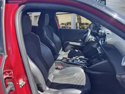 Photo 8 Peugeot 2008  PureTech 130 S&S EAT8 GT Pack