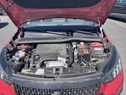 Photo 6 Peugeot 2008  PureTech 130 S&S EAT8 GT Pack