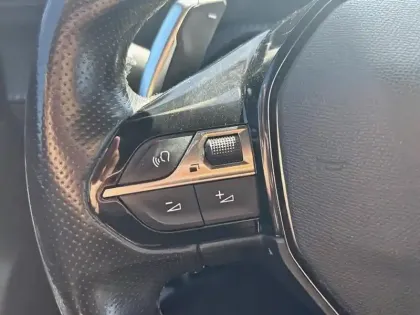 Photo 18 Peugeot 2008  PureTech 130 S&S EAT8 GT Pack