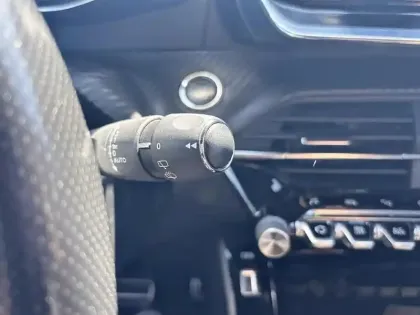 Photo 17 Peugeot 2008  PureTech 130 S&S EAT8 GT Pack