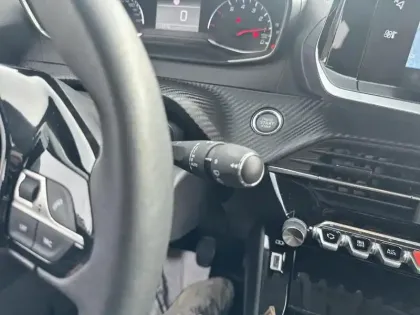 Photo 17 Peugeot 208  PureTech 100 S&S BVM6 Allure