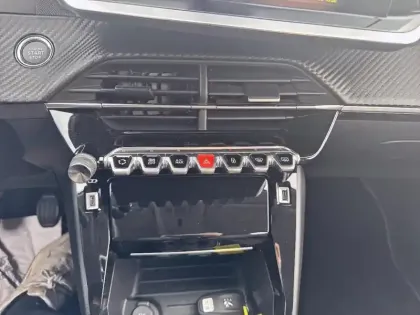 Photo 12 Peugeot 208  PureTech 100 S&S BVM6 Allure