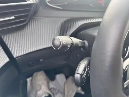 Photo 16 Peugeot 208  PureTech 100 S&S BVM6 Allure