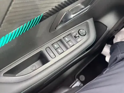 Photo 19 Peugeot 208  PureTech 100 S&S BVM6 Allure