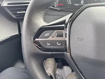 Photo 18 Peugeot 208  PureTech 100 S&S BVM6 Allure