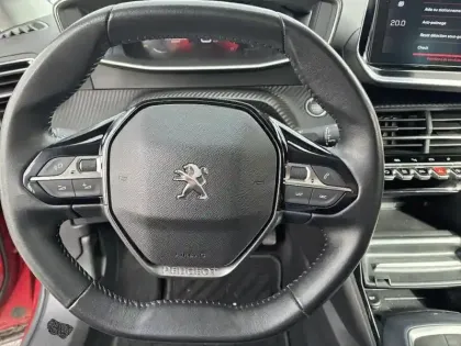 Photo 11 Peugeot 2008  PureTech 130 S&S BVM6 Allure