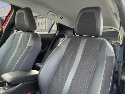 Photo 24 Peugeot 2008  PureTech 130 S&S BVM6 Allure