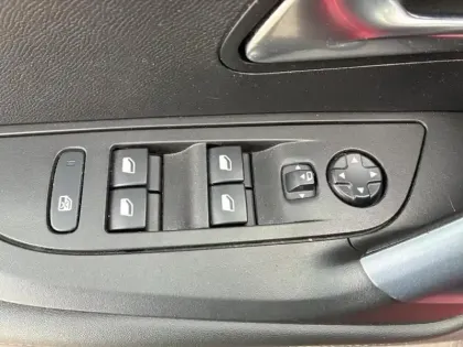 Photo 23 Peugeot 2008  PureTech 130 S&S BVM6 Allure