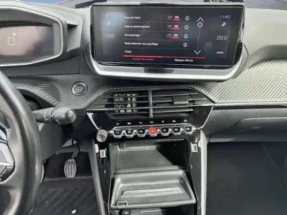 Photo 12 Peugeot 2008  PureTech 130 S&S BVM6 Allure