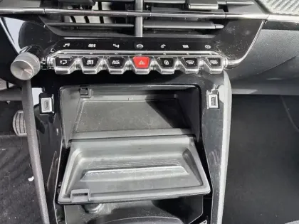 Photo 21 Peugeot 2008  PureTech 130 S&S BVM6 Allure