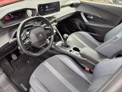 Photo 15 Peugeot 2008  PureTech 130 S&S BVM6 Allure