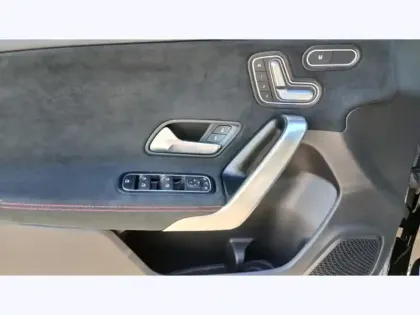 Photo 11 Mercedes Classe A 200 d AMG Line