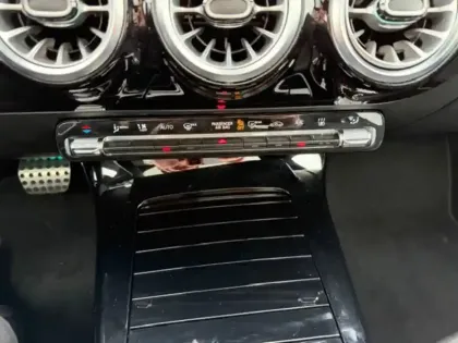 Photo 17 Mercedes Classe A 250 e Hybrid EQ AMG Line