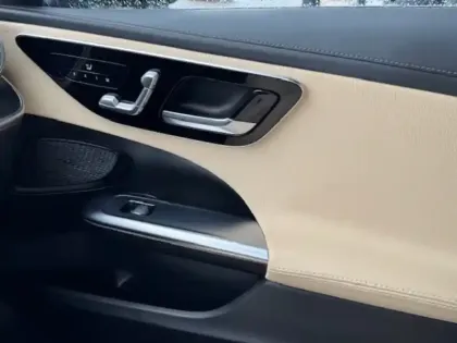 Photo 13 Mercedes Classe C Berline 300 e Hybrid EQ AMG Line