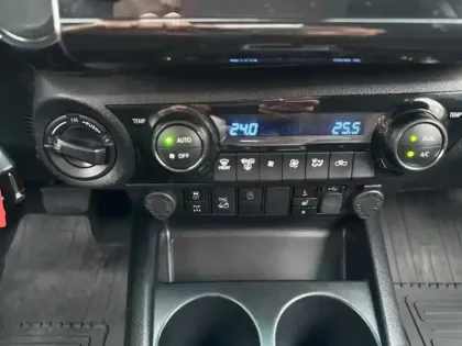 Photo 17 Toyota Hilux XC 2.8 D-4D X-TRA Légende 4WD AUTO