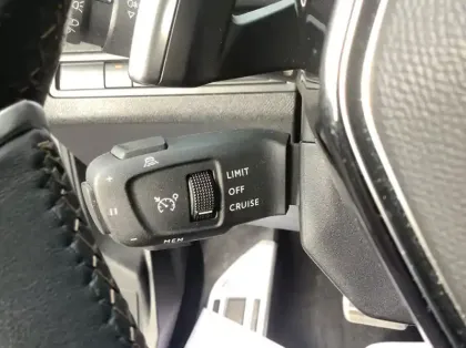 Photo 22 Peugeot 3008 Hybrid 136 e-DCS6 GT