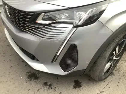 Photo 25 Peugeot 3008 Hybrid 136 e-DCS6 GT