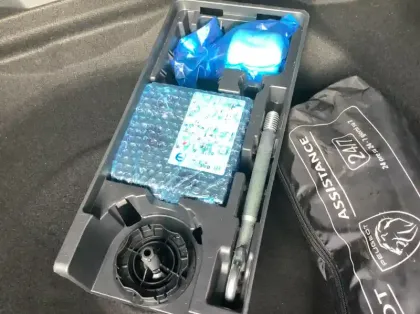 Photo 23 Peugeot 3008 Hybrid 136 e-DCS6 GT