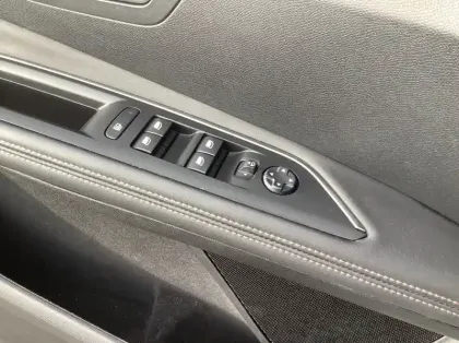 Photo 16 Peugeot 3008 Hybrid 136 e-DCS6 GT