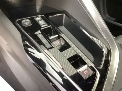 Photo 21 Peugeot 3008 Hybrid 136 e-DCS6 GT