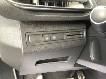 Photo 26 Peugeot 3008 Hybrid 136 e-DCS6 GT