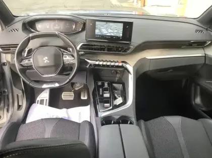 Photo 12 Peugeot 3008 Hybrid 136 e-DCS6 GT