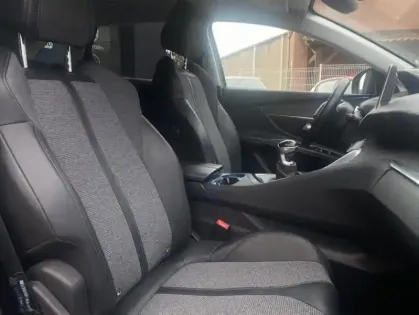 Photo 28 Peugeot 3008 II 1.6 BLUEHDI 120 S&S ALLURE