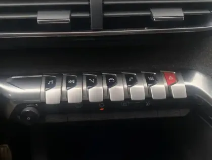 Photo 7 Peugeot 3008 II 1.6 BLUEHDI 120 S&S ALLURE