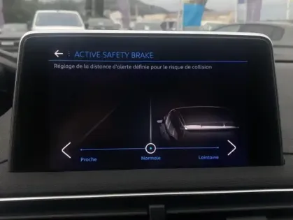 Photo 15 Peugeot 3008 II 1.6 BLUEHDI 120 S&S ALLURE