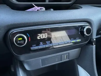 Photo 13 Toyota Yaris Hybride 116h Dynamic