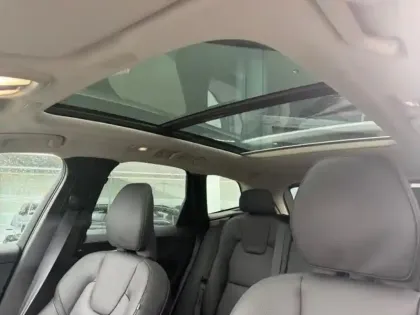 Photo 13 Volvo Xc60  T6 Hybride Rechargeable 253 + 145ch Ultra Style Dark Geartronic 8 AWD