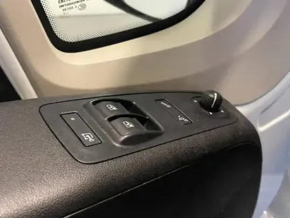 Photo 6 Peugeot Boxer  Fg 333 L2H2 2.2 BlueHDi S&S 140ch Asphalt