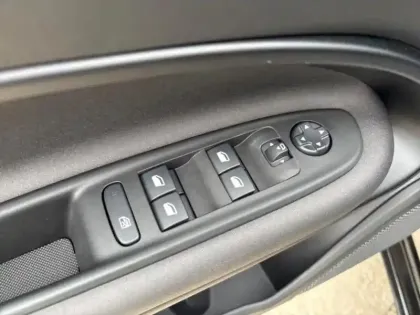 Photo 14 Alfa Romeo Junior  1.2 Ibrida 136ch DCT6