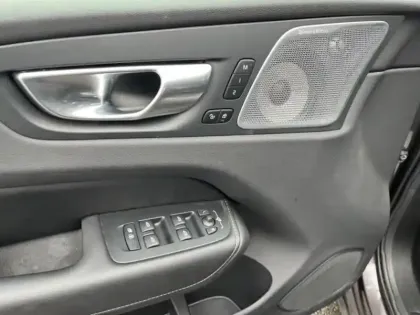 Photo 12 Volvo Xc60  T6 Hybride Rechargeable 253 + 145ch Ultra Style Dark Geartronic 8 AWD